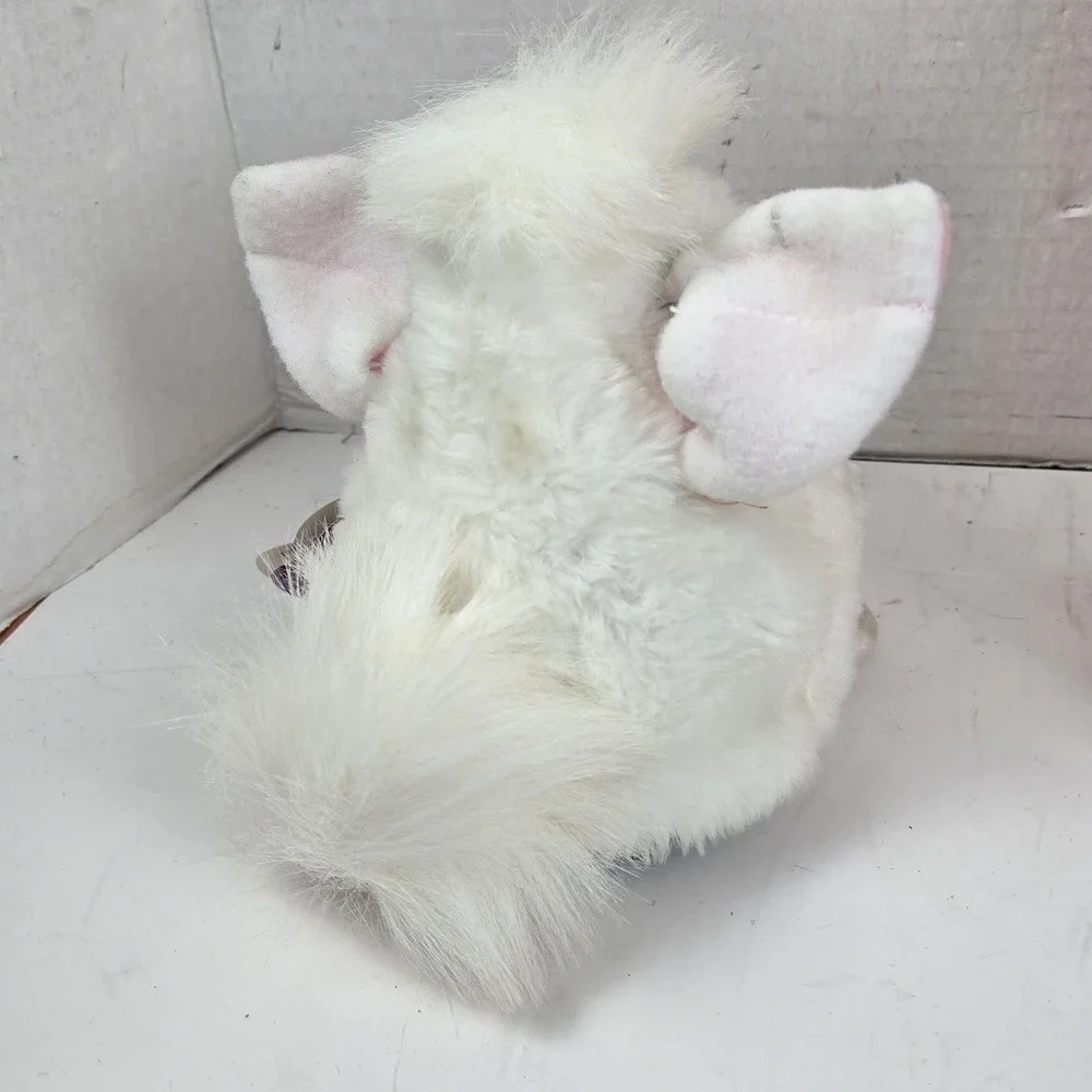 VTG 1998 Hasbro Tiger Electronics SNOWBALL White Furby NOT WORKING, FOR PARTS